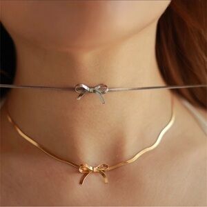 BOUTIQUE NEW Delicate Feminine Bow Choker Necklace - Silver Tone